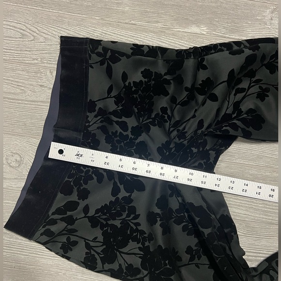 Liz Claiborne Career Black Pull On Pant w/ Raised Velvet Floral Pattern Sz Small - Picture 7 of 9